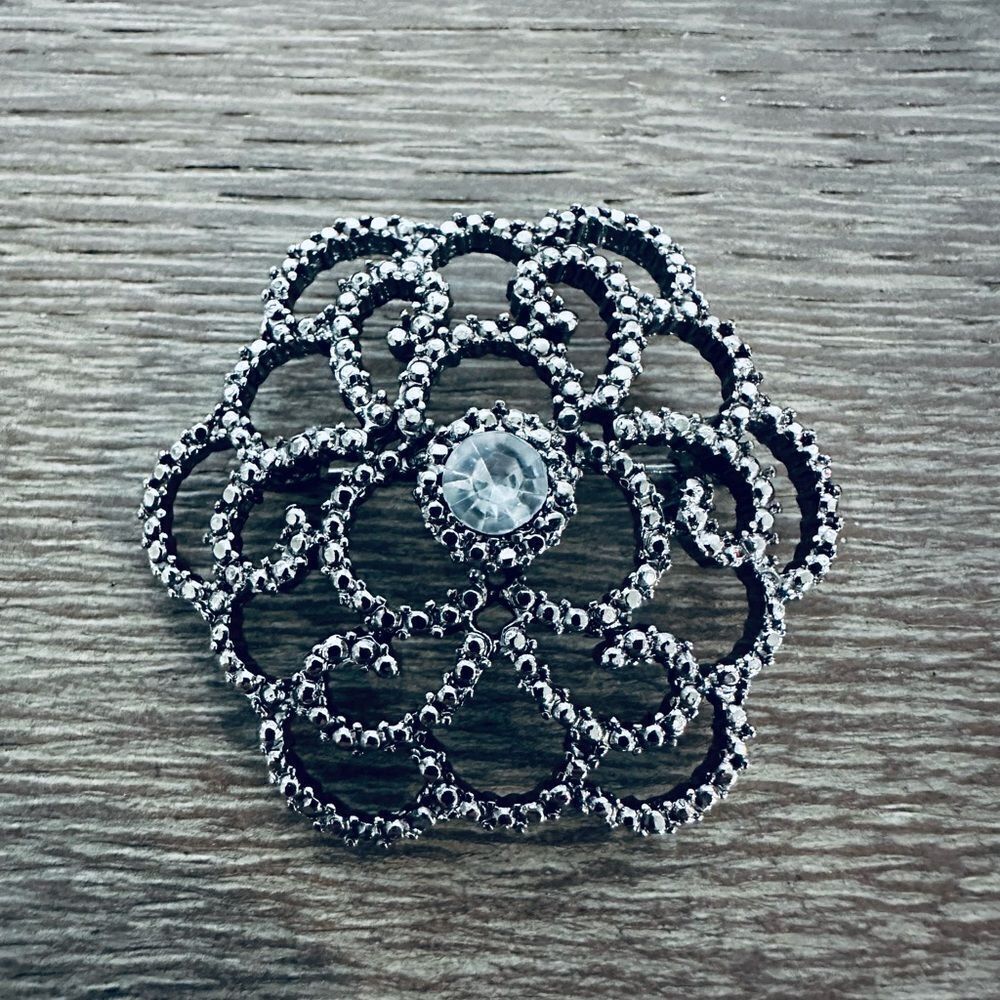 Vintage Silver Gray Floral Crystal Jewel Flower Brooch Pin